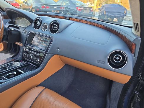 Used 2014 Jaguar XJ L Portfolio image 30