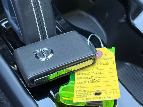 Used 2022 Volvo XC40 T5 R-Design w/ Advanced Package image 35