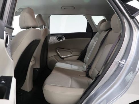 Used 2025 Kia Soul LX w/ LX Technology Package FWD image 30