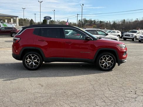 Used 2025 Jeep Compass Limited AWD/4WD image 3