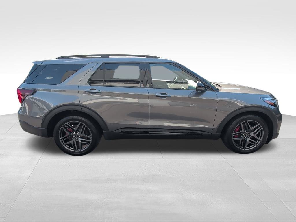 Used 2025 Ford Explorer ST w/ Sun And Sound Package AWD/4WD image 6