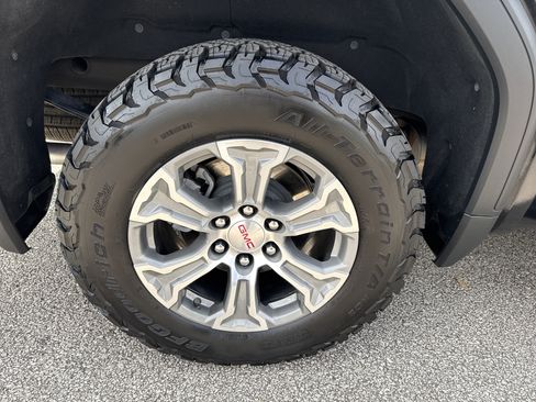 Used 2024 GMC Sierra 1500 SLE w/ X31 Off-Road Package AWD/4WD image 18
