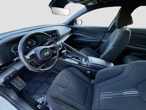 Certified 2025 Hyundai Elantra Sport FWD image 20