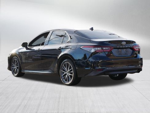 Used 2023 Toyota Camry XLE image 5