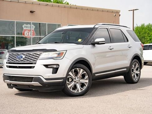 Used 2019 Ford Explorer Platinum AWD/4WD image 2