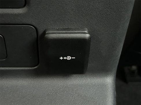 Used 2025 Land Rover Range Rover Velar S image 22