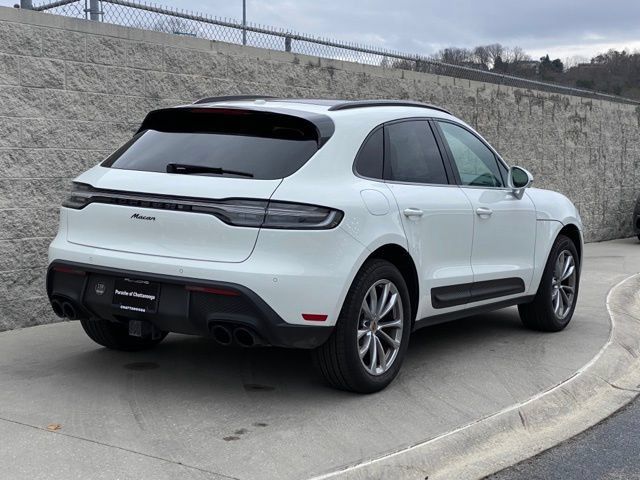 Certified 2024 Porsche Macan AWD/4WD image 7