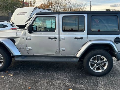 Used 2020 Jeep Wrangler Unlimited Sahara image 10