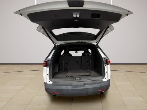 Used 2023 Chevrolet Traverse LT image 28