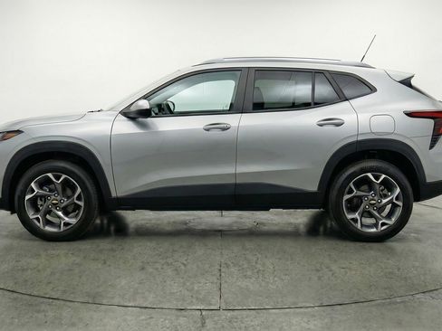 Used 2025 Chevrolet Trax LT FWD image 5