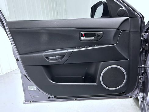 Used 2005 MAZDA MAZDA3 s FWD image 9
