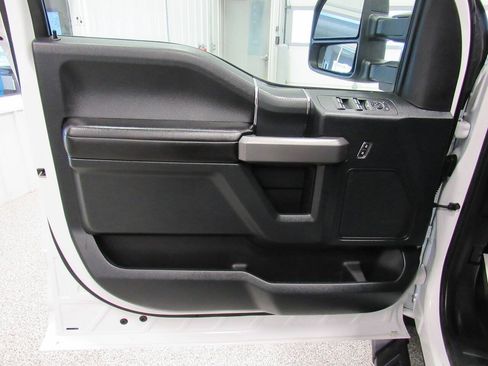 Used 2019 Ford F150 XLT w/ Equipment Group 302A Luxury AWD/4WD image 34
