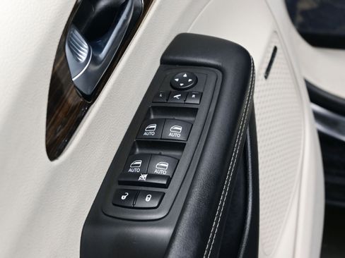 Used 2022 Chrysler Pacifica Limited FWD image 10