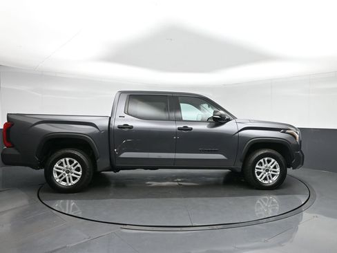 Used 2022 Toyota Tundra SR5 w/ SR5 Convenience Package image 8