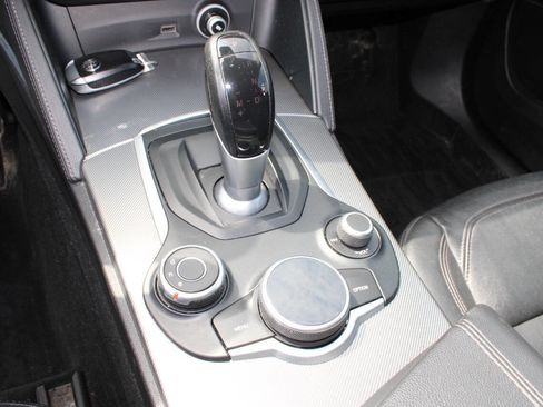 Used 2018 Alfa Romeo Stelvio Sport w/ Quick Order Package 22J Sport AWD/4WD image 19