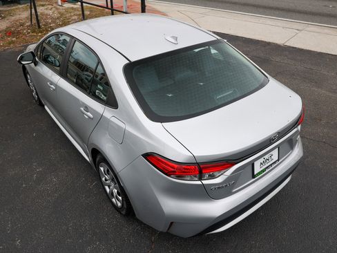 Used 2021 Toyota Corolla LE image 10