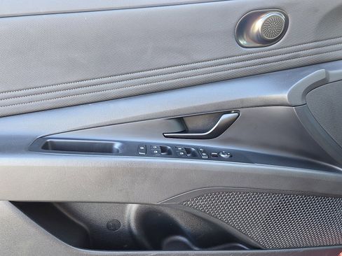 Used 2025 Hyundai Elantra Sport image 16