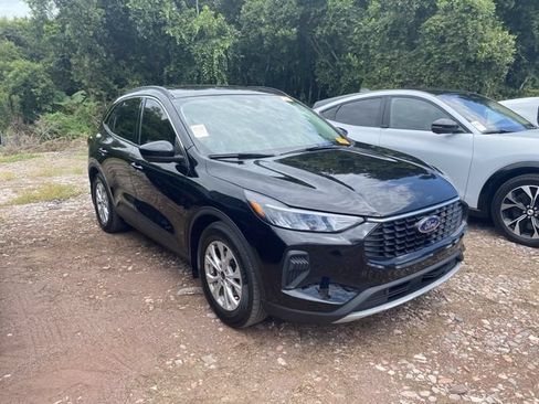 Used 2023 Ford Escape Active w/ Tech Pack #2 FWD image 3
