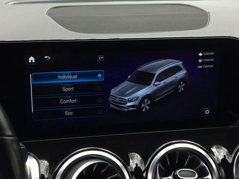 Used 2023 Mercedes-Benz GLB 250 4MATIC w/ Premium Package image 59