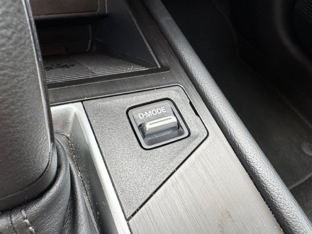 Used 2025 Nissan Kicks SV AWD/4WD image 34