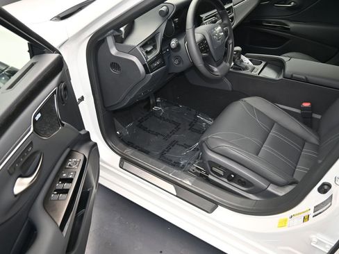 New 2025 Lexus ES 350 Ultra Luxury image 11