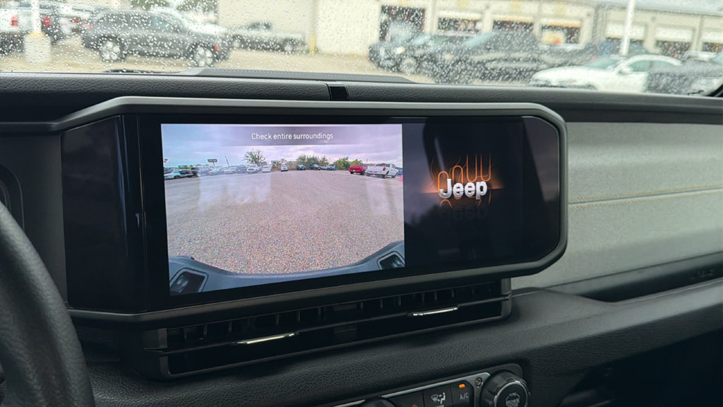 Used 2025 Jeep Gladiator Sport AWD/4WD image 23