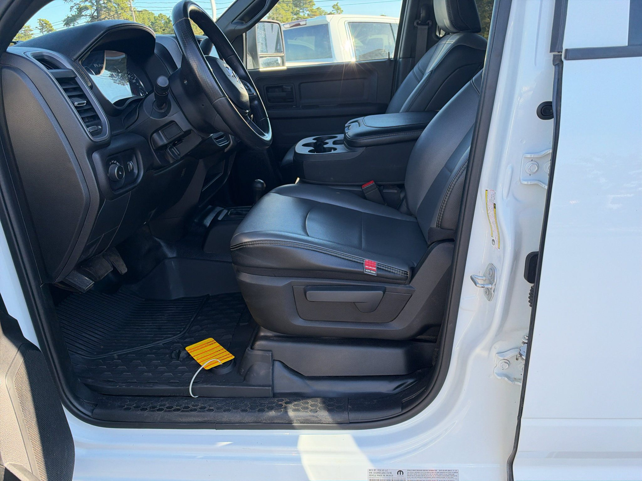 Used 2024 RAM 3500 Tradesman w/ Chrome Appearance Group AWD/4WD image 19
