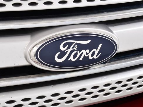 Used 2014 Ford Explorer XLT w/ Equipment Group 202A image 22