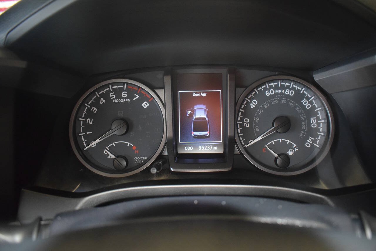 Used 2020 Toyota Tacoma TRD Off-Road AWD/4WD image 24