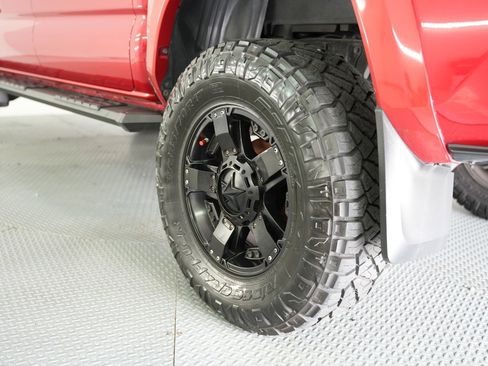 Used 2019 Toyota Tacoma SR5 image 58