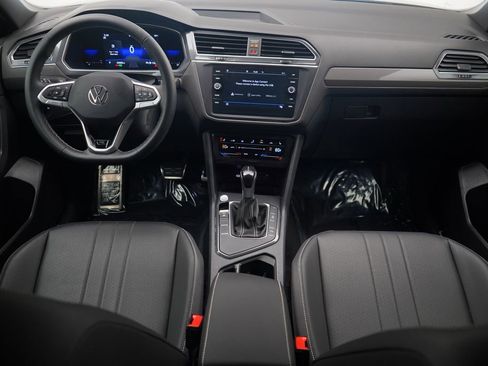 Used 2023 Volkswagen Tiguan SE R-Line image 8