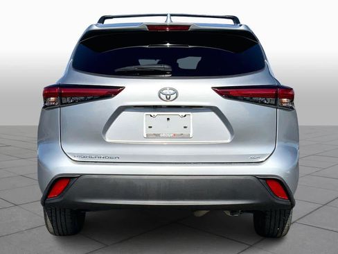 Used 2021 Toyota Highlander XLE image 5
