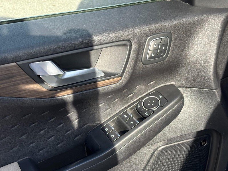 Used 2020 Ford Escape Titanium FWD image 16
