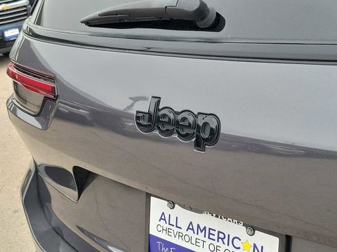 Used 2025 Jeep Grand Cherokee L Laredo image 7