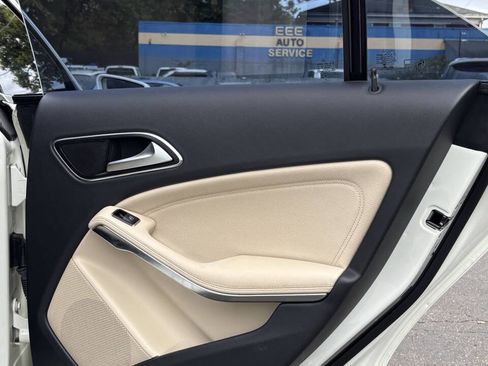 Used 2014 Mercedes-Benz CLA 250 4MATIC image 19