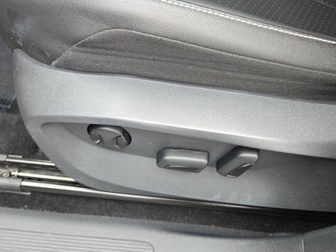 Used 2022 Volkswagen Tiguan SE FWD image 18