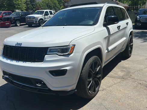 Used 2020 Jeep Grand Cherokee Overland AWD/4WD image 25