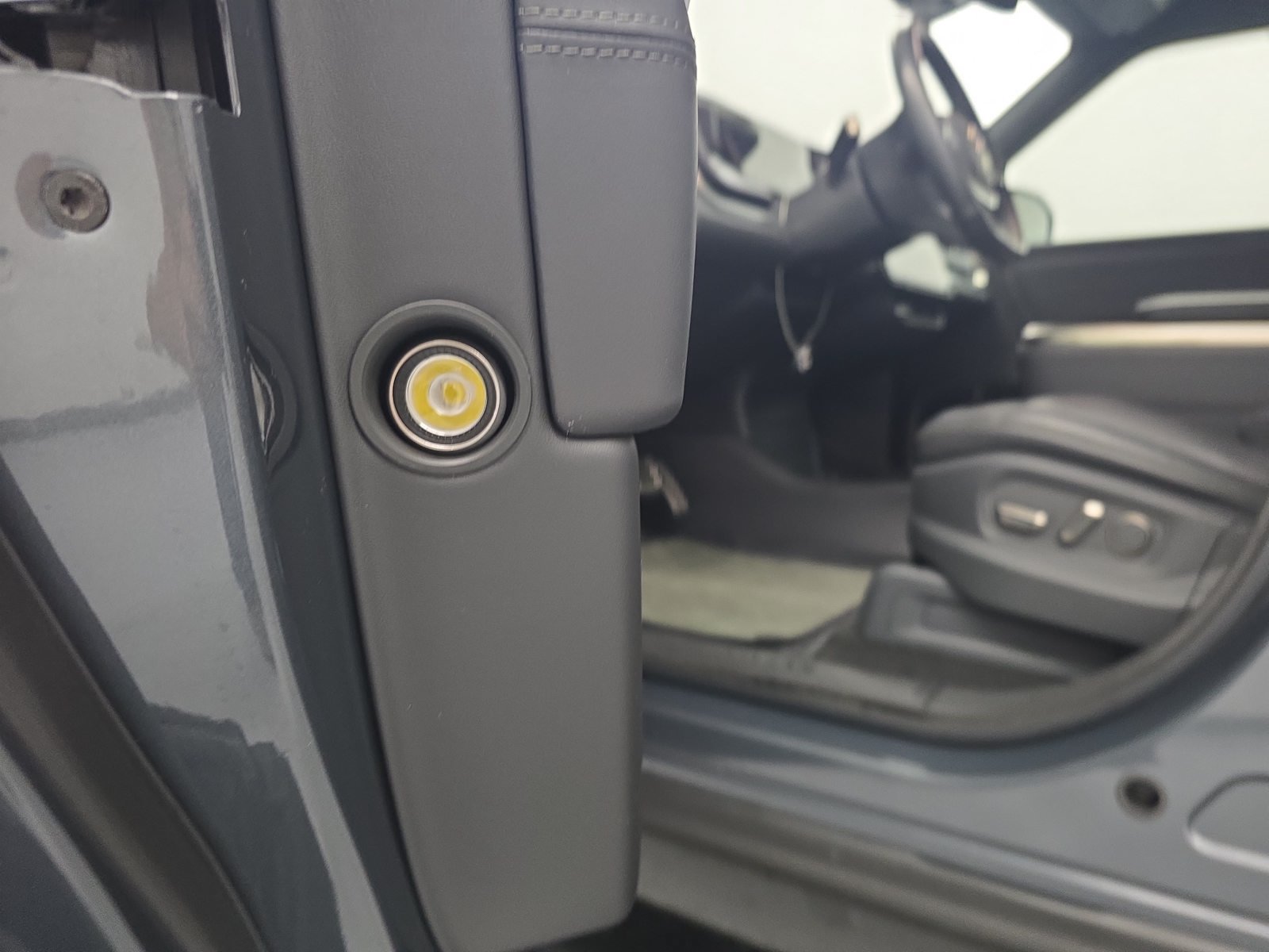 Used 2022 Rivian R1S Launch Edition Quad AWD/4WD image 32