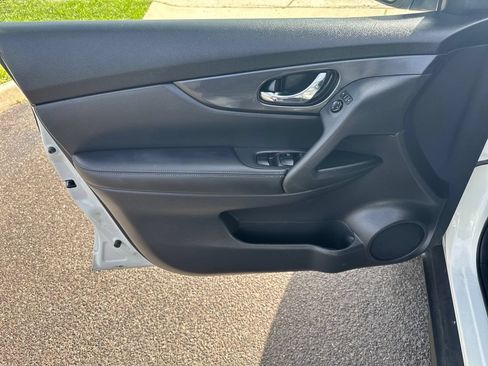 Used 2019 Nissan Rogue SV AWD/4WD image 11