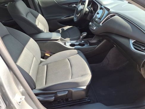 Certified 2025 Chevrolet Malibu RS FWD image 8