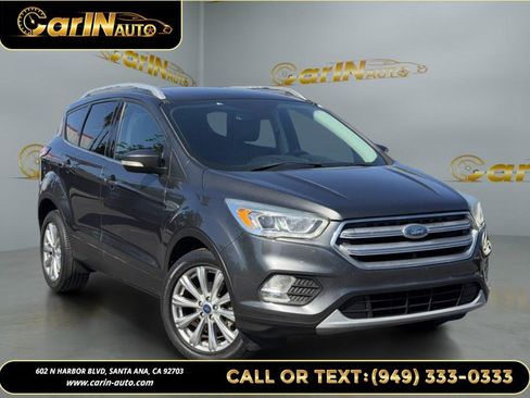 Used 2017 Ford Escape Titanium FWD image 3