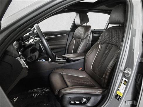 Used 2022 BMW M550i xDrive w/ Executive Package AWD/4WD image 17