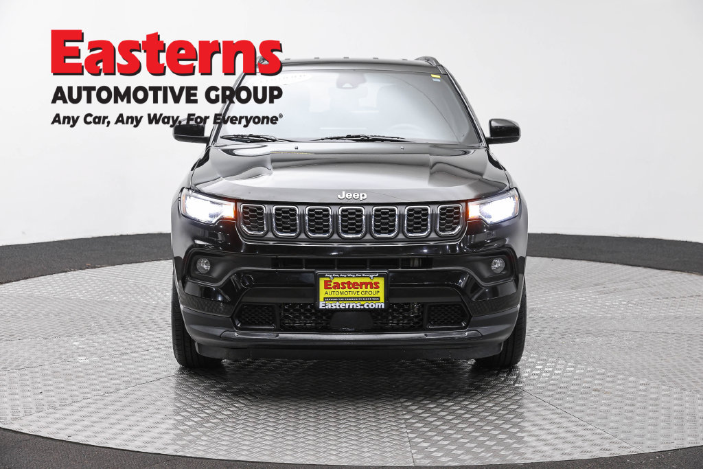 Used 2024 Jeep Compass Latitude AWD/4WD image 4