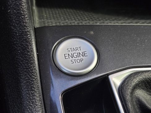 Used 2022 Volkswagen Tiguan SE FWD image 17