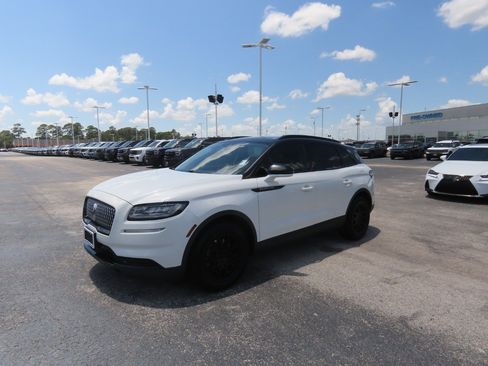 Used 2021 Lincoln Nautilus Reserve FWD image 2