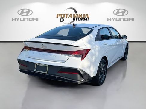 Certified 2025 Hyundai Elantra Sport FWD image 5