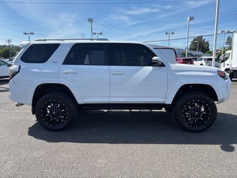 Used 2018 Toyota 4Runner SR5 Premium w/ Wilderness Package AWD/4WD image 6