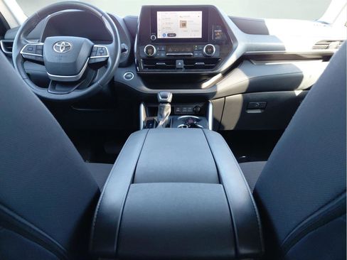 Used 2024 Toyota Highlander LE image 10