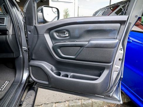 Used 2019 Nissan Titan SV w/ SV Convenience Package image 35