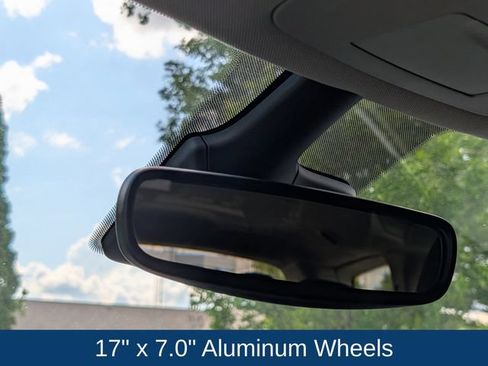 Used 2023 Chrysler Pacifica Touring-L FWD image 27